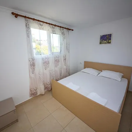 Himara Apartments *