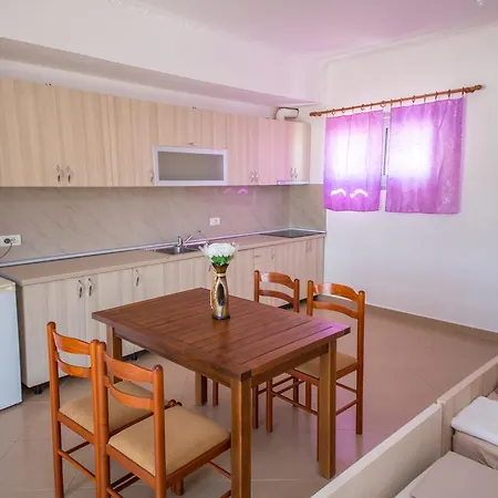 Himara Apartments *