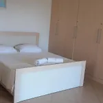 アパート Himara Apartments