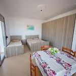 アパート Himara Apartments ヒマラ