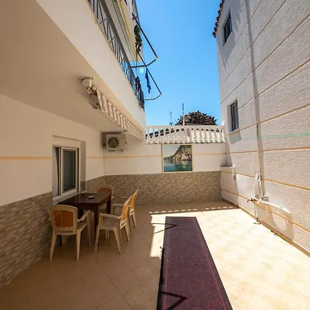Himara Apartments *