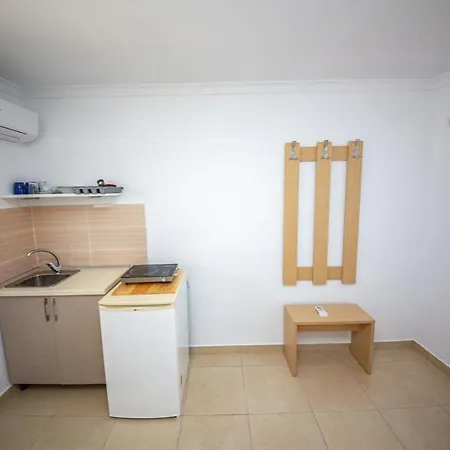 Himara Apartments *
