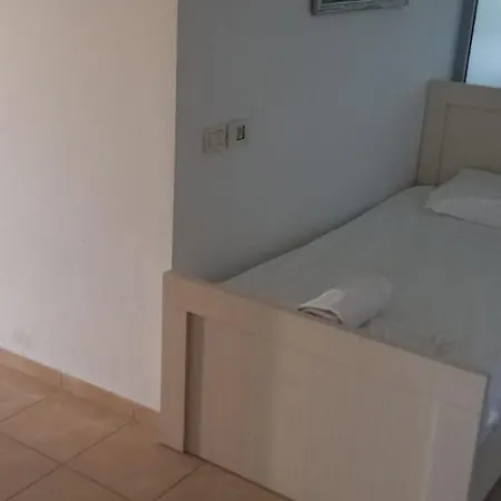 Himara Apartments 아파트 *