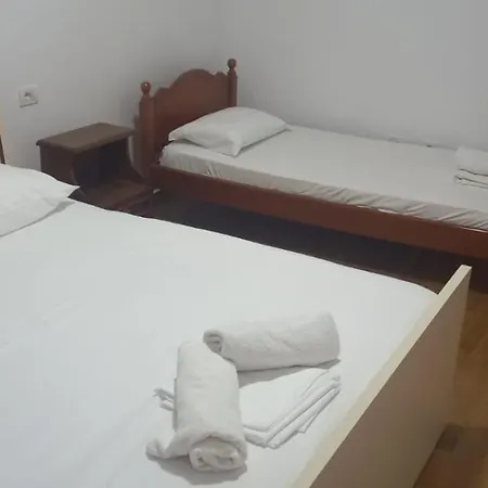 Himara Apartments *