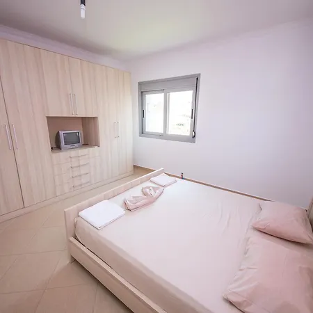 Himara Apartments *