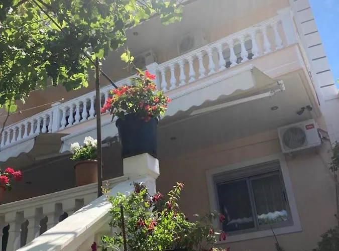 Himara Apartments هيماري