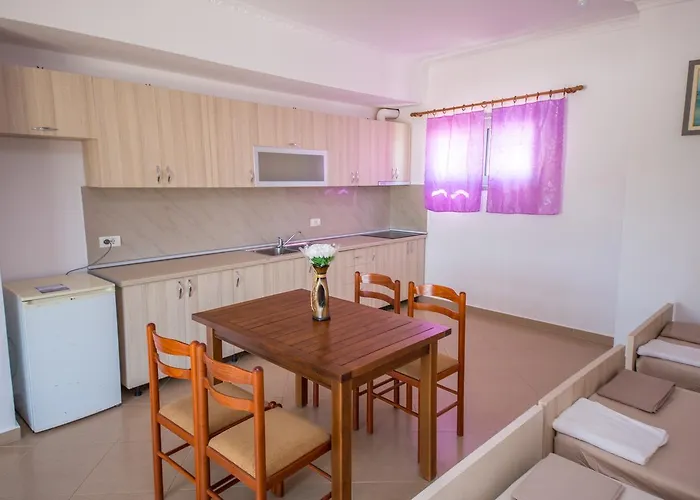 Himara Apartments *